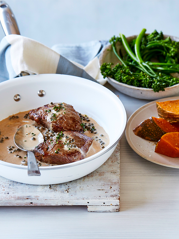 Veal medallions with green peppercorn sauce